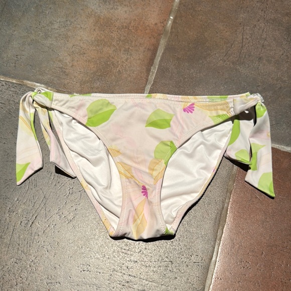 Victoria's Secret Pastel Floral Bikini Bottom Sz small - Picture 1 of 8